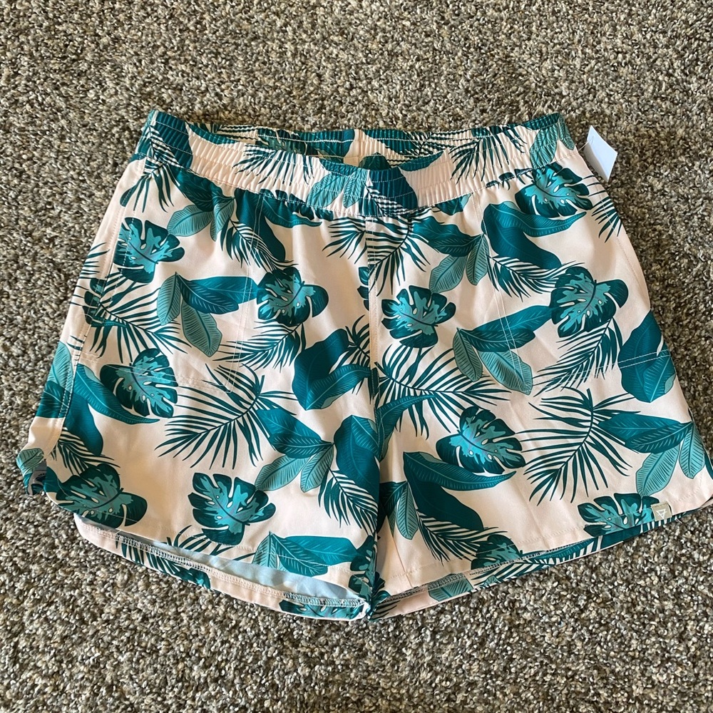 LIV OUTDOOR Athletic Palm Shorts